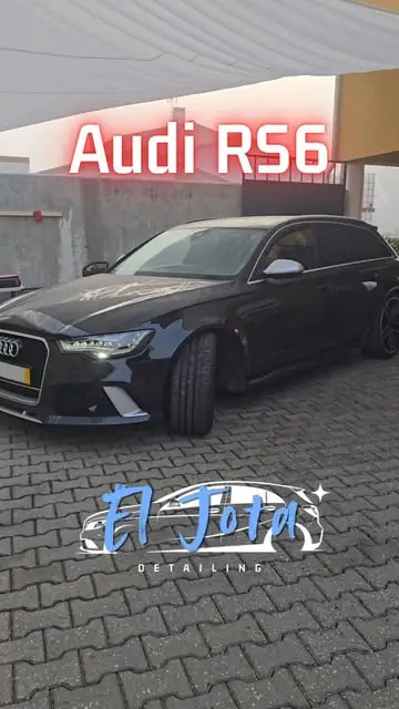 Audi RS6 Avant preto estacionado